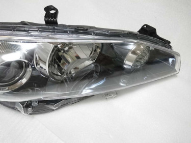 2015 Toyota Wish ZGE20 Genuine HID Right Headlight