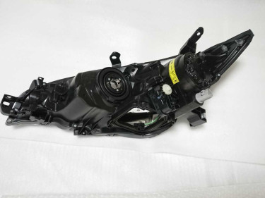 2015 Toyota Wish ZGE20 Genuine HID Right Headlight