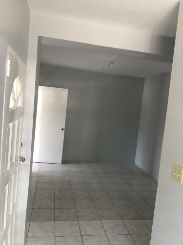 For Rent: 3 Bedroom Cornwall Courts St James