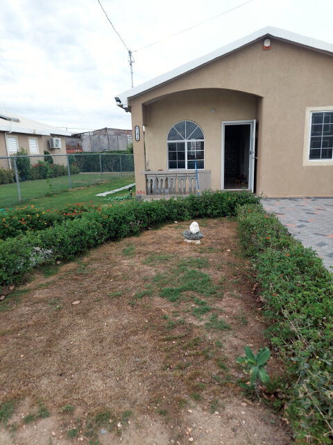 2 Bedroom & 1 Bathroom House