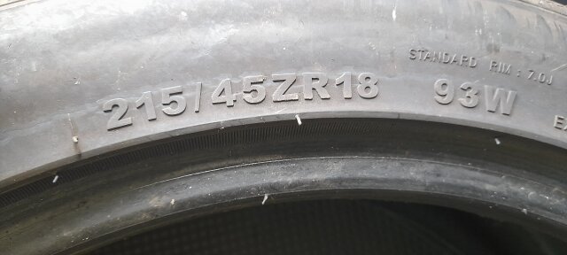 215/45/18 TYRE FOR SALE LIKE NEW 10K
