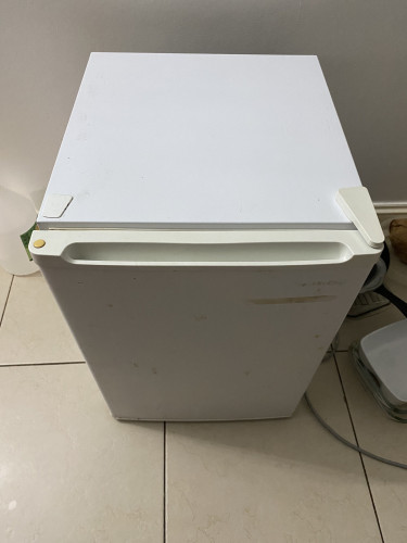 Franklin Chef FCR25W White Compact Refrigerator