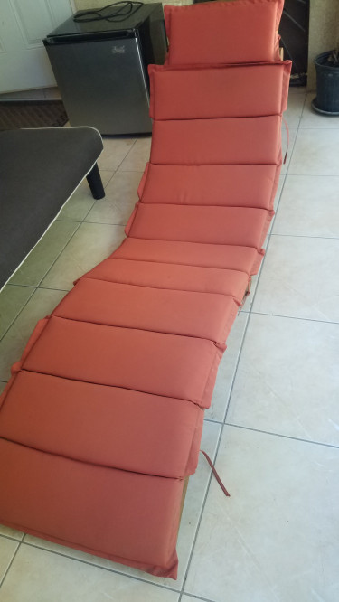 Lounge Chair For Sale (used) in Portmore St Catherine - Chairs