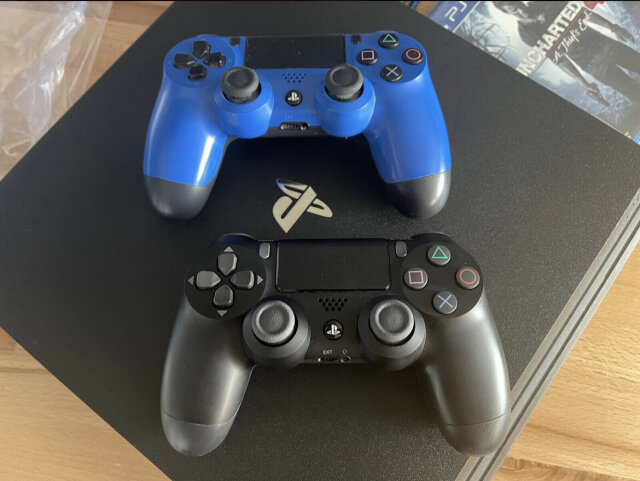 Sony PlayStation 4 Pro 1TB 2 Controllers
