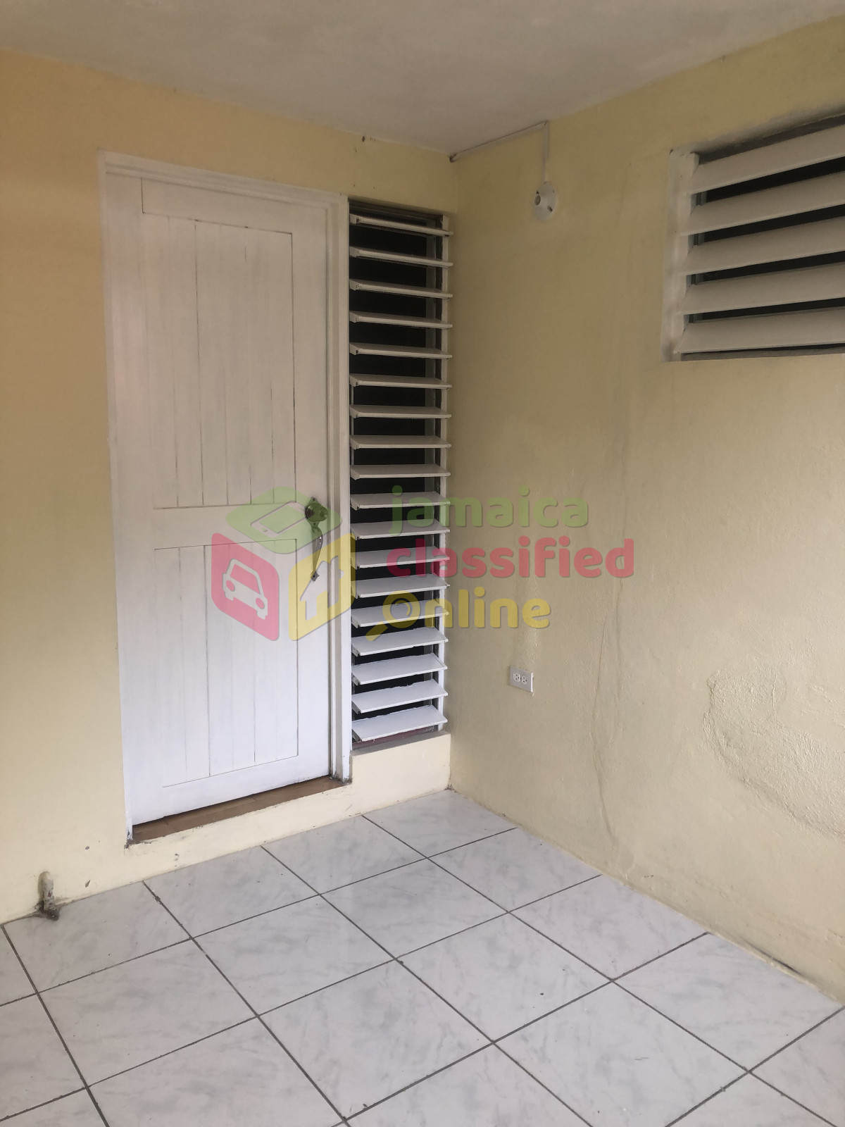 1 Bedroom Single Working Females Only For Rent In Red Hills Road