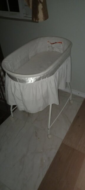 Pre Owned Bassinet
