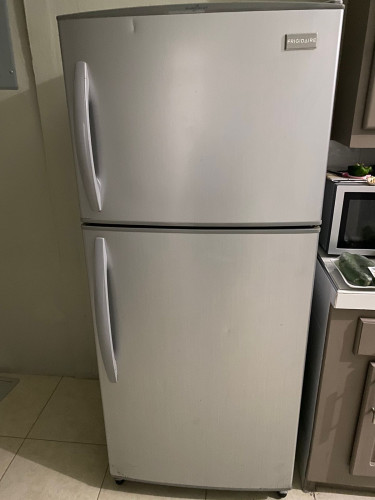 18CuFt Frigidaire Refrigerator 