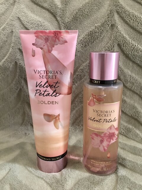 Victoria Secret Velvet Petals Gloden Set