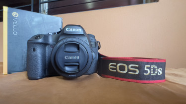 Canon 5DS Bundle [Like New - 50MP]