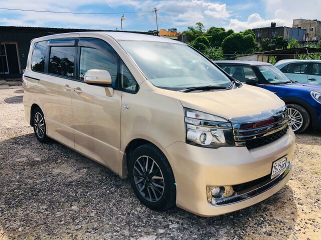 2013 TOYOTA VOXY GS