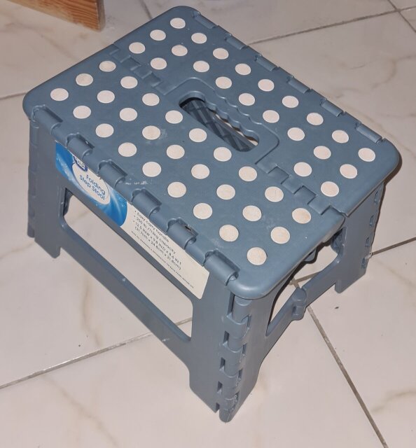 Folding One Step Stool With Carrying Handle