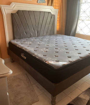 King Size Bed With Mattress And Headboard 