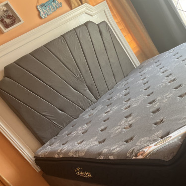 King Size Bed With Mattress And Headboard 