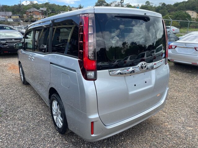 2014 TOYOTA NOAH