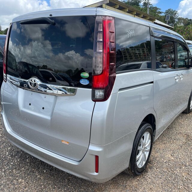 2014 TOYOTA NOAH