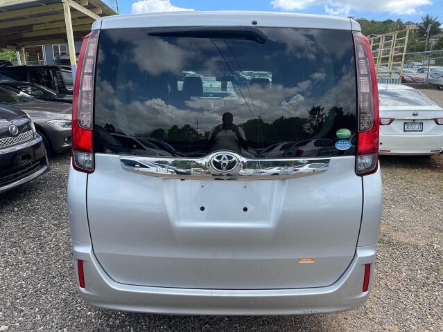 2014 TOYOTA NOAH