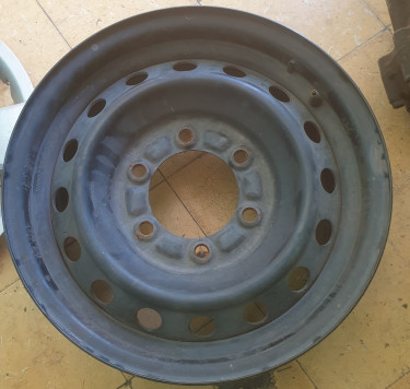 4 Toyota Hiace 15 Inch Steel Rims And Hubcaps