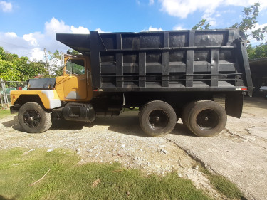 1981 Mack Tipper Truck