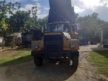 1981 Mack Tipper Truck