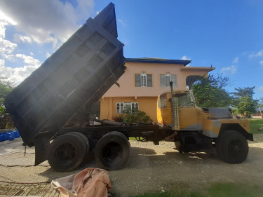 1981 Mack Tipper Truck