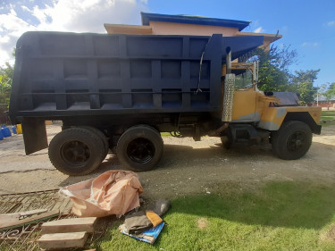 1981 Mack Tipper Truck