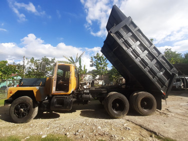 1981 Mack Tipper Truck