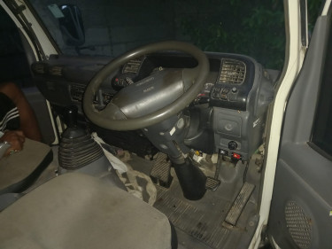 2004 Isuzu Truck