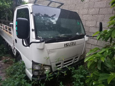 2004 Isuzu Truck