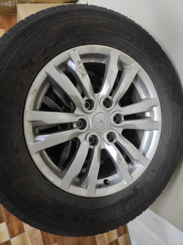 18 Inch OEM Rims & Tyres 