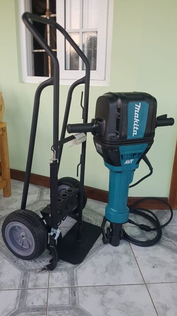 Makita HM1812×3 70lb Advanced AVT Breaker Hammer