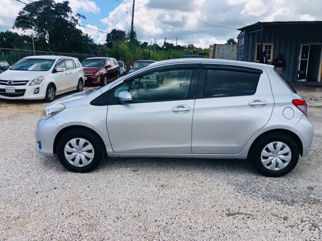 2013 TOYOTA VITZ