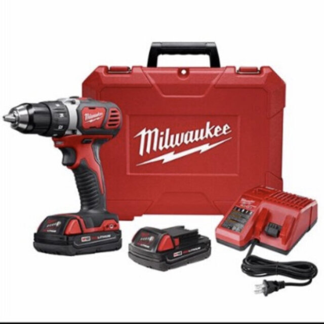 Milwaukee M18 Drill Driver Kit