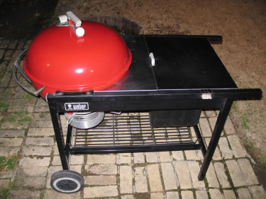 WEBER PERFORMER CHARCOAL GRILL (RED) 22 