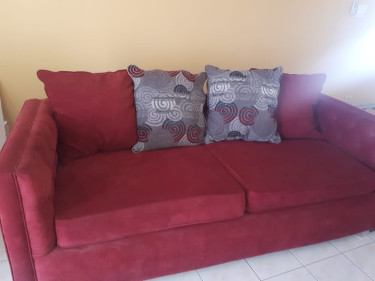 Living Room Sofa With Matching Pillows, 4 Seater