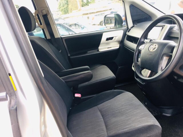 2012 TOYOTA NOAH