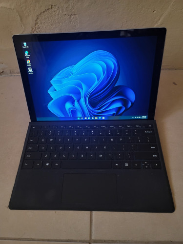 Microsoft Surface Pro 5 8GB 256GB Tablet Laptop