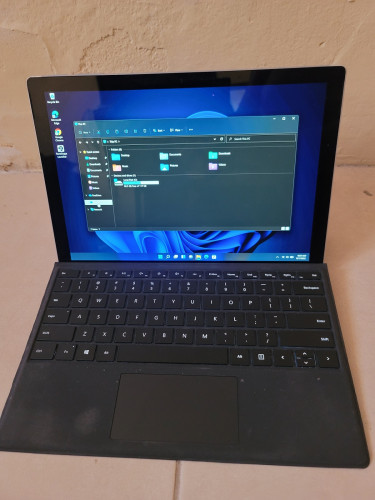Microsoft Surface Pro 5 8GB 256GB Tablet Laptop