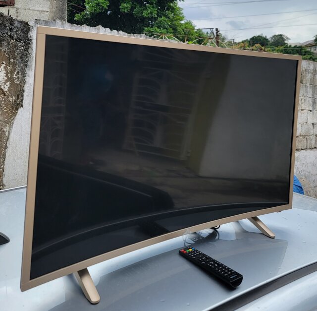 MONTH OLD IMPERIAL SMART FLAT SCREEN CURVE TV