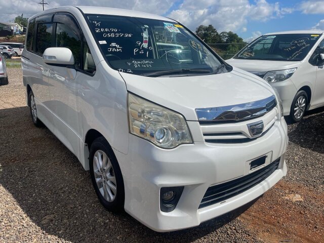 2013 TOYOTA NOAH SI