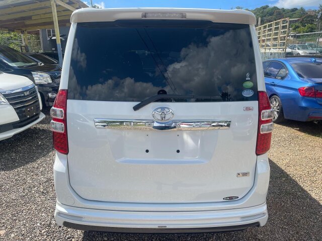 2013 TOYOTA NOAH SI