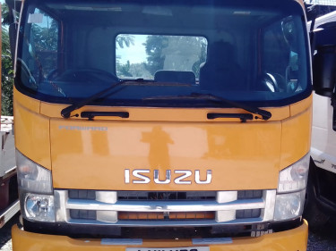 2011 ISUZU FORWARD TRUCK 