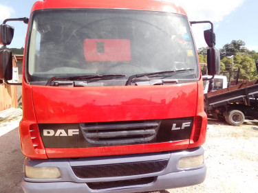 2009 RED DAF LF TRUCK