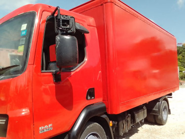 2009 RED DAF LF TRUCK