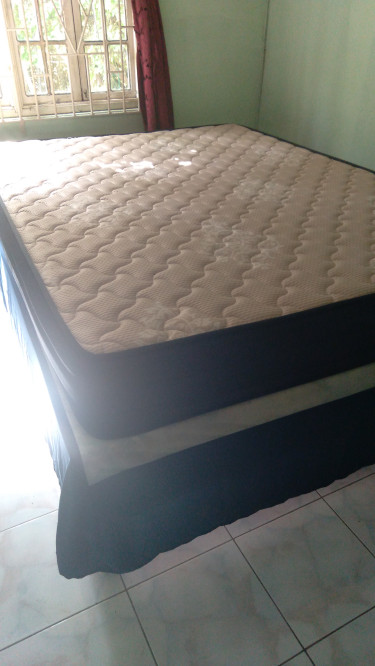QUEEN SIZE BED FOR SALE WITH BASE NEW
