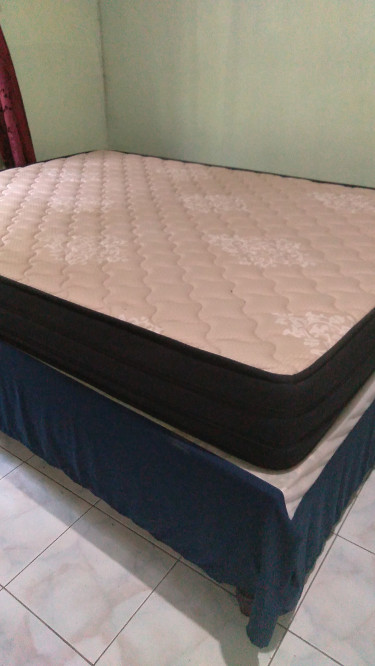 QUEEN SIZE BED AND BASE
