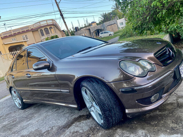 MERCEDES BENZ C200