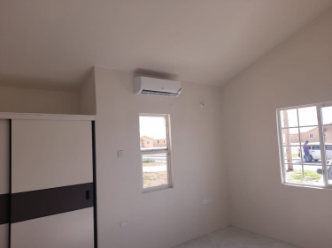 2 Bedroom House With Ac 