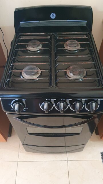 4 Burners Used GE Stove For Sale.