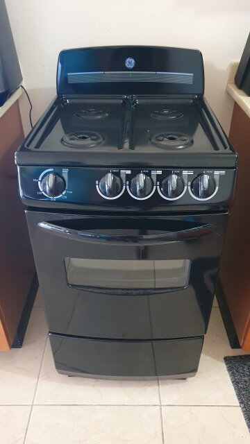 4 Burners Used GE Stove For Sale.