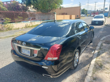 2013 Toyota Crown Majesta